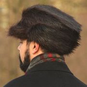 barva čepice hnědá