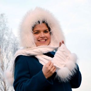 Product preview: Knitted scarf with hood - raccoon dog albino