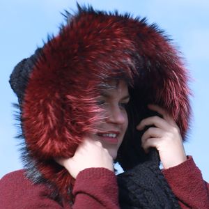 Product preview: Fur hood trim - raccoon dog dyed red 61 - 70cm
