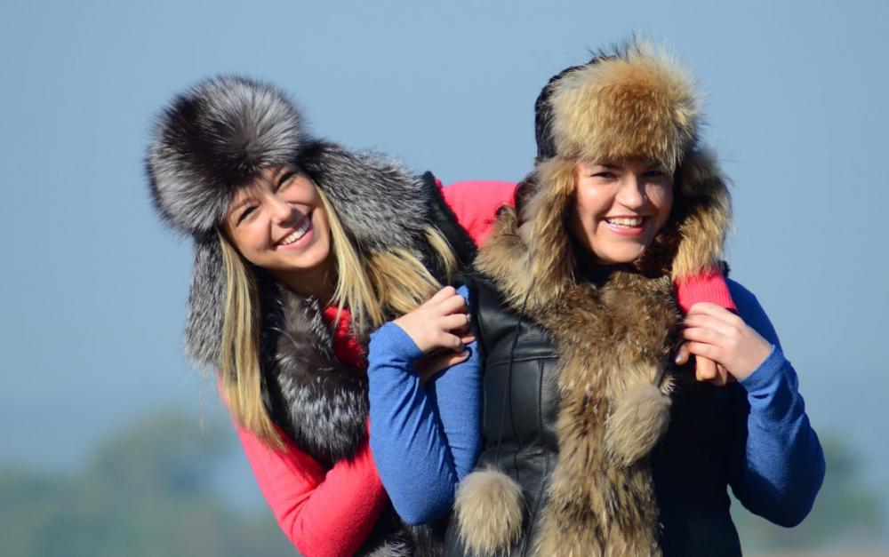 Ušanky - stříbrná liška a mývalovec